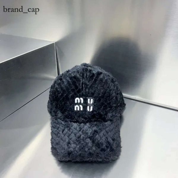 Mui mui hat hat feminino outono e inverno Cordeiro de lã de lã Baseball Versão coreana de pelúcia casual letra quente letra tampa da moda da moda miui chapéu de balde 7274