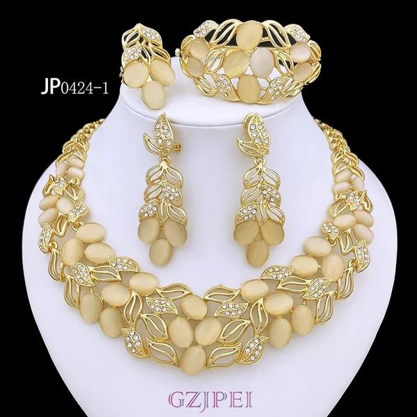 Gioielli di opali vintage Set per donne Orecchini di collana di design di lusso Bracciale e anello 18k oro oro placcato Dubai Nigeria di alta qualità 240425
