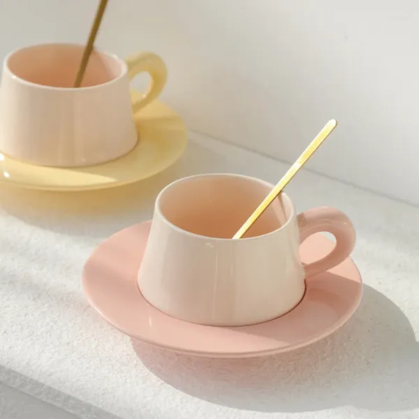 Canecas Macaron colorido de xícara de café e pratos para xícaras de chá da tarde