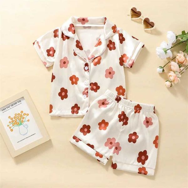 Pyjamas Kids Girls Girls Summer Set Blumendruck kurzärmelige Turnhalterkragen mit elastischen Taillen Shorts Nachtwäsche H240507