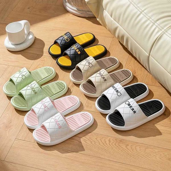 Slipper Novo verão Concise Casal Style ao ar livre Sandals não deslizamentos de banheiro para homens Mulheres chinelas de tênis Ladas Sapas para casa Flip Flip Flip