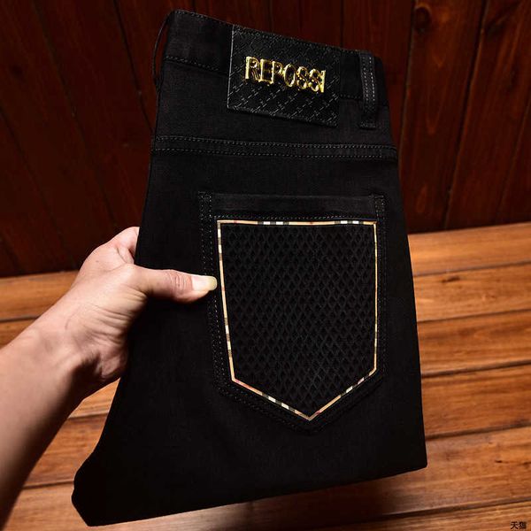 Jeans finos de verão jeans masculinos magros calças cortadas com tendência casual preta pura em relevo elástica de perna pequena