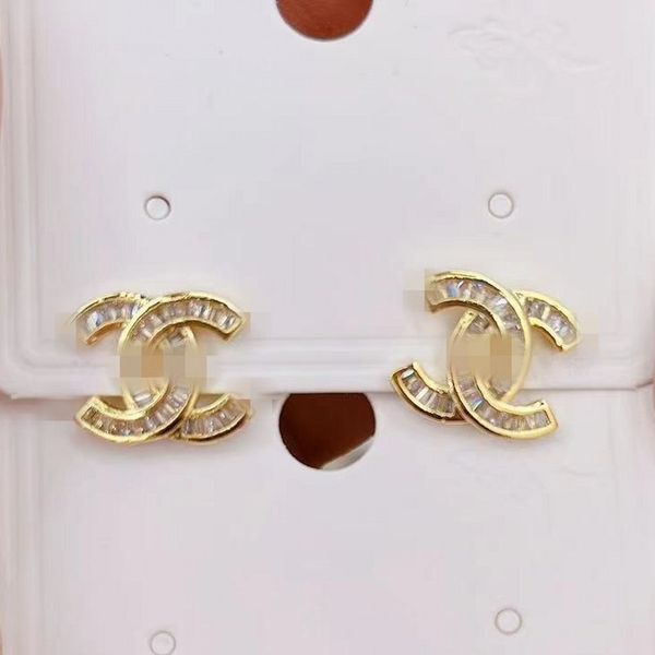 Kızlar Moissanite Markalı Tasarımcı Full AAA Diamond C Stud 316L Paslanmaz Çelik 18K Altın Gümüş Kadınlar Mektup Küpe Düğün Takı Hediyesi Eşleştirme Giysileri