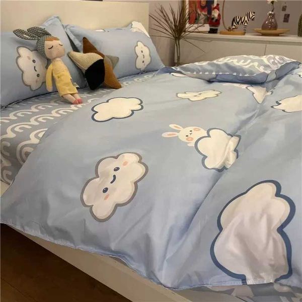 Bettwäsche Sets süße weiße Wolken Bettwäsche Set weiche Queen in voller Größe flaches Bettblatt Polyester Cartoon Quilt Abdeckung Kissenbezug Kawaii Bettdecke Abdeckung J240507