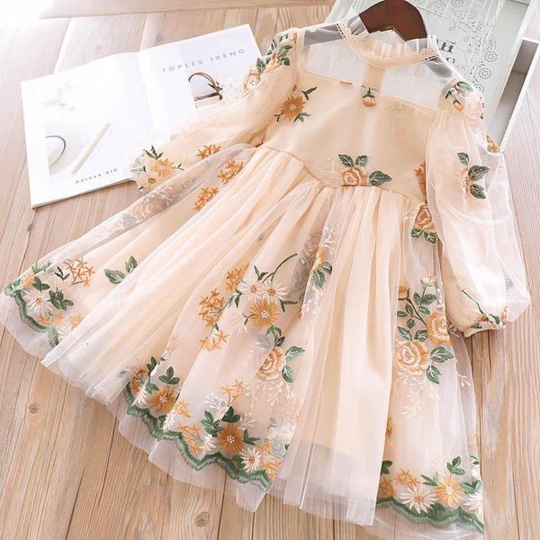 Mädchen langärmelige Kleidung Herbstkleid Koreanische Version Blume Stickerei Prinzessin Rock Bubble Sleeve Courtstil Fremdes Mädchen Rock LJ200923