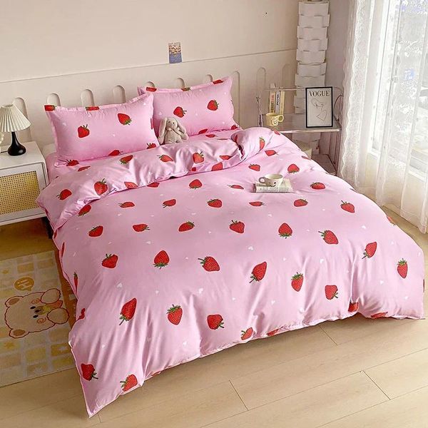 Set di biancheria da letto Copertina per piumone per fragole 3 pezzi set rosa set kawaii concorrente di frutta cartone animato con 2 cusffette reversibili trapunta