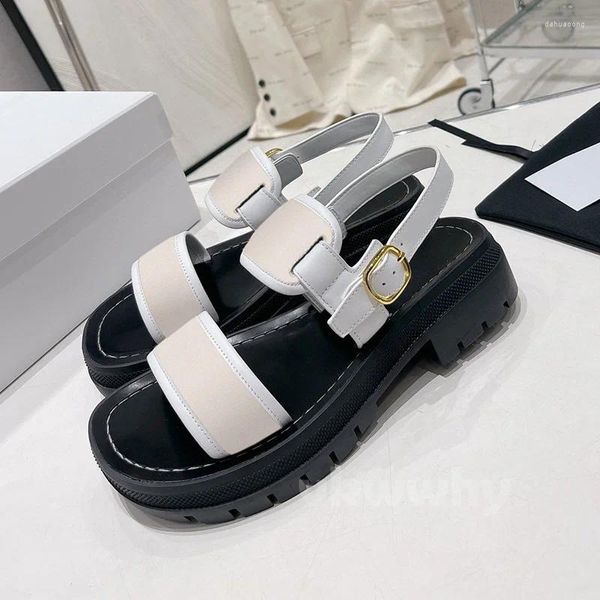 Lässige Schuhe Lady Sandals Sommer Walk Show Style Round Zehen Breitband Design Metall -Knöchelschnalle Weibliche Trend Mode