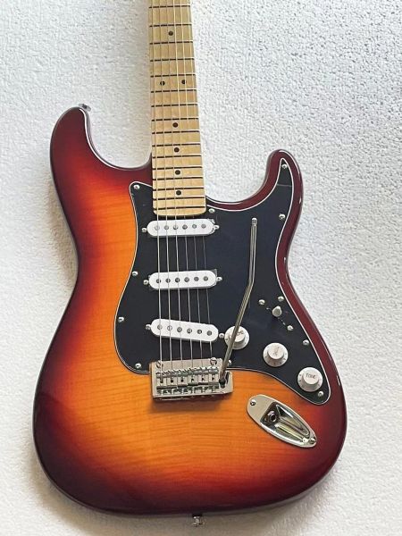 Gitarre neu !!!!E -Gitarre, VS Color Player, hohe Qualität, verbesserter, fester Erlenkörper, Flammen Maple -Top, Ahorn -Griffbrett, ST -Spieler