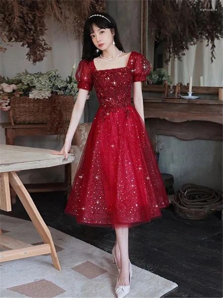 Abiti da festa Elegante abito rosso vino per donne con paillettes monocromatico colletto quadrato collare a metà lunghezza della gonna da sera di moda abito da sera m0