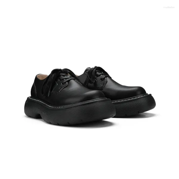 Sapatos casuais de laço masculino de forma plana da moda grande redonda do dedo redondo de sola grossa Oxfords Cool Boys Street