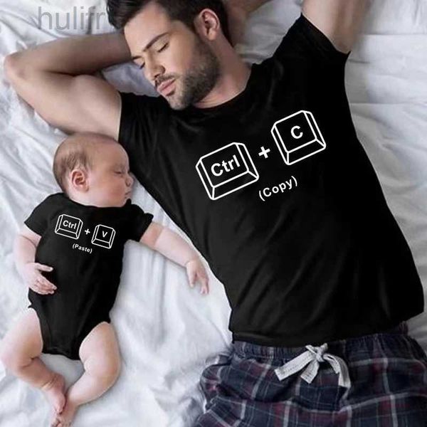 Семейные подходящие наряды Новые копии Семейные подходящие рубашки Взгляд Отец и малыш