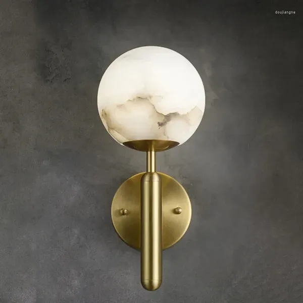 Настенная лампа медь Мраморный мяч Простой творческий фон для гостиной