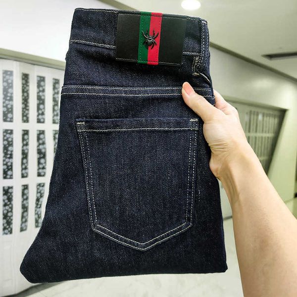 Lavar jeans azul escuro regular e não desbotado para homens de trabalho diário de moda de moda urbana juvenil slim fit elástico pés pequenos