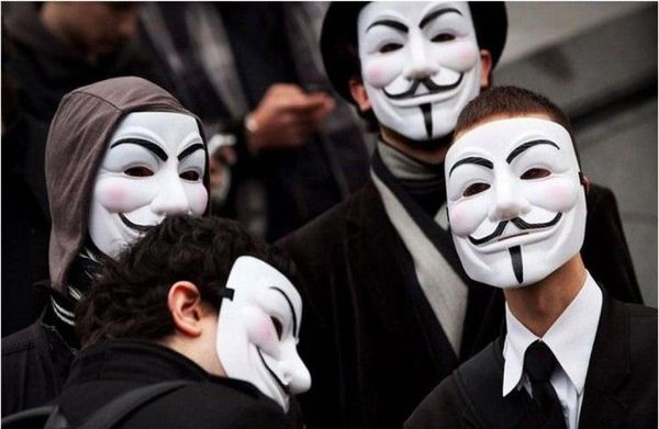 EMS v VEndetta Team Guy Fawkes com Máscaras de mascaras de Halloween Scareen Scareen de sangue rosa Size 1673860