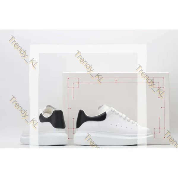 Alexandrr McQuens Man Sapatos Designer Men Men de alta qualidade Novo renda de luxo homem homem tênis Camurça de veludo de couro genuíno Branco Branco 679