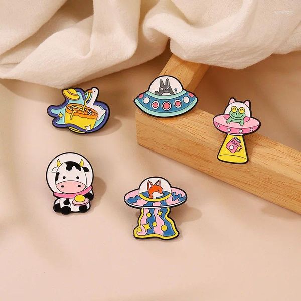 Broches Broche de desenho animado Doce e adorável Animal Star Ship Pins de esmalte Fropo Filme de liga de liga de pato de pato jóias femininas