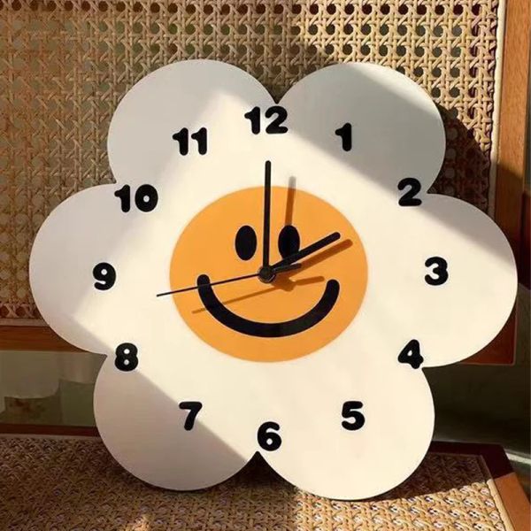 Relógios Flor Branco Formulário Smiley Relógios de parede Fashion Cartoon Digital Mudo relógio para crianças Modern Living Room Bedroom decoração de casa