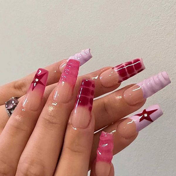 False unhas 24pcs 3d French Red Unhas falsas Falsas Design de cinco pontas, Pressione Pressione Pressione Presas de Arte das Nails Diamond Diamond Artificial False Unhas T240507