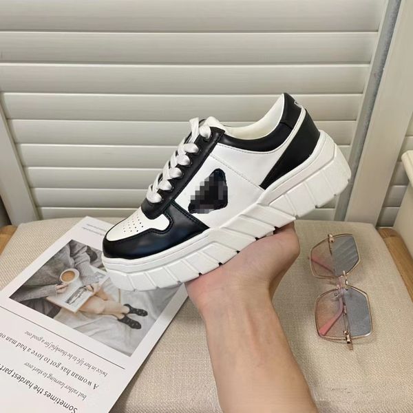 Designer lässige Schuhe Geometrische Etikettsportschuhe Schwarz-Weiß-Panda-Farben Dicker Soled-Sneaker