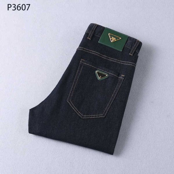 Designer di jeans maschile jeans nero per uomo nuovo pre -verted triangolo elastico slim adatto piccolo tubo dritto jeans da uomo dimensioni asiatiche 29-42 222