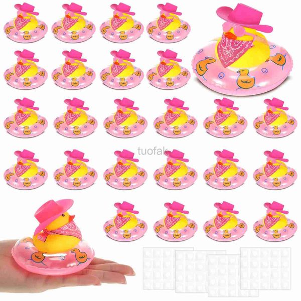 Bath Toys 24 set Summer Beach Praia engraçada Cowboy Rubber Duck Mini Duck Bath Bathtub Bathtub Shower Duck Toy para festa de aniversário da piscina D240507