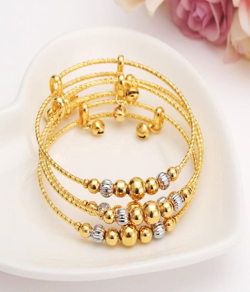 4pcs Dubai Charm Bracciale per perle d'oro oro Bragglezza bella campana per bambini ragazze femminile a catena a mano caviglia