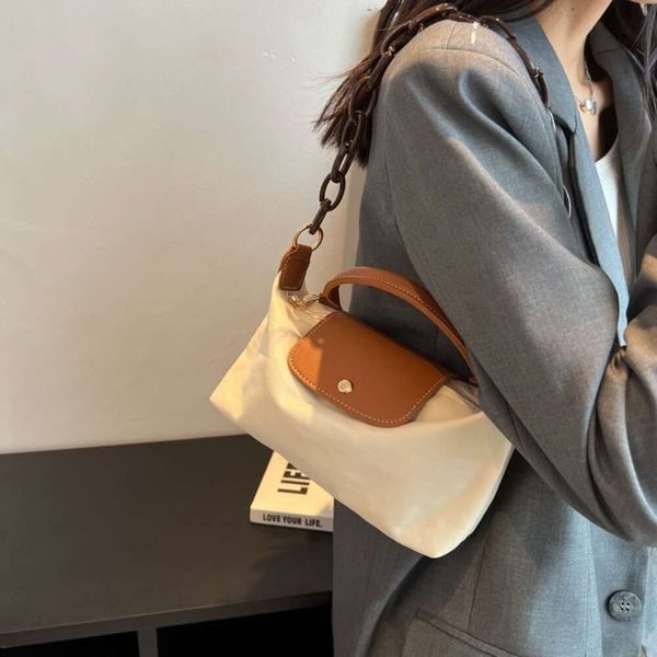 Лучшая продаваемая сумка на плечах Новая 90% фабрика прямых продаж пельмени булочка Mini Crossbody Маленькая и популярная сумка женская разносторонняя классическая сеть исходящего стиля одна сумка