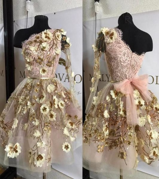 Billige goldene Spitzen -Abschlusskleider applizierte eine Schulter lange Ärmel Heimkehrkleid Kurzmini eine Linie Juniors Promkleider8797072