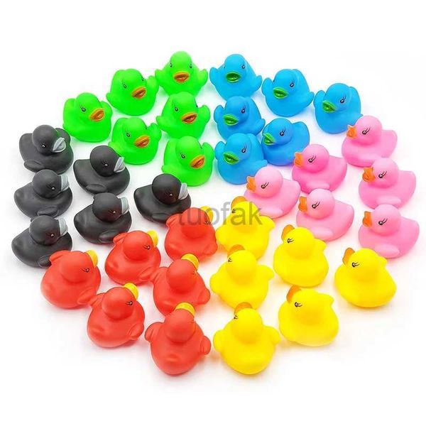 Bath Toys 3,5 cm Pequenos patos de borracha Baby Charf Churbor Toy Float Som Som pato Duck Funny Swimming Swimming Play Game Grie para crianças D240507