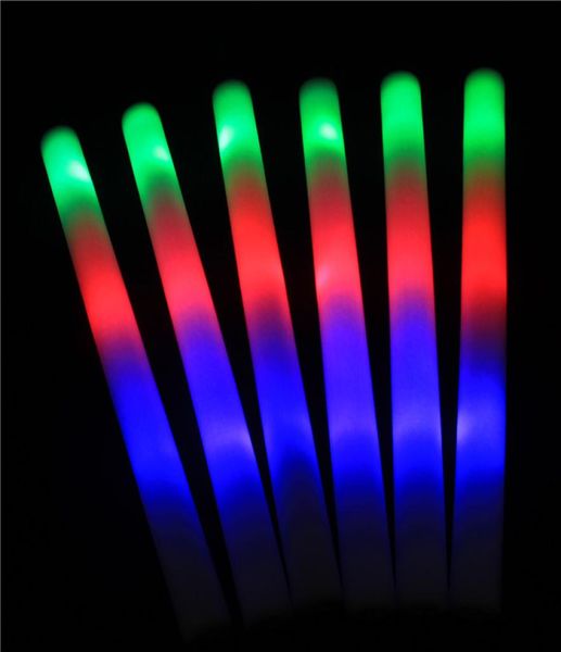 22 PCS/Lot LED Çubuk Renkli Yanıp Sönen Batonlar 48cm Kırmızı Yeşil Mavi Işık Çubukları Festival Partisi Dekorasyon Konseri PROP3267182