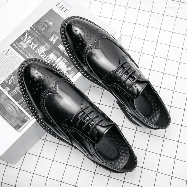 Scarpe casual eleganti uomini vera pelle oxford fibbro cinghia abito da ufficio matrimoni brogue brogue a punta di punta scarpa formale