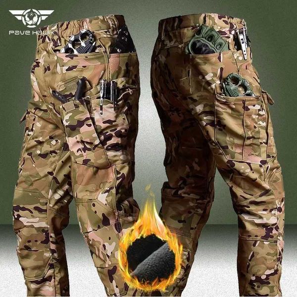 Calças de lã de jeans masculinos para homens de inverno de tubarão de inverno casca macia de bolso de bolso de bolso multi-cargo resistente ao ar livre e calças de combate à prova d'água J240507