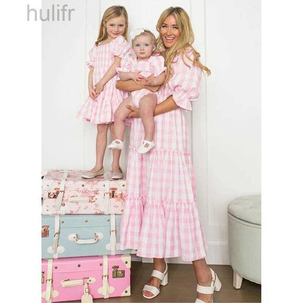 Familienübergreifende Outfits Familie Mutter Baby Frauen Mädchen Kleider Kleider Mutter Tochter Matching Kleider Pink Grid Family Look Mom und ich Kleidung Outfits D240507