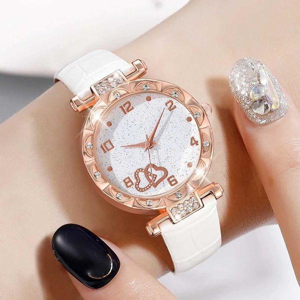 Kadın Saatleri Kadın Beyaz Rhinestone 5pcs/Set Quartz ve Alaşım Takı Seti, Bir Anneler Günü Hediyesi olarak Kalp Şeklinde Elementler