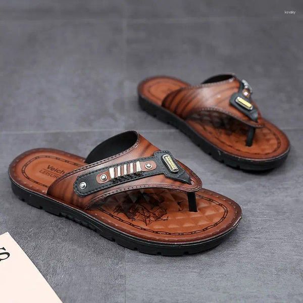 Slippers Men Flip Flip Luxury PVC Sapatos Barefoot Tongs For Men Summer 2024 Confortável moda de praia plana caminhada ao ar livre