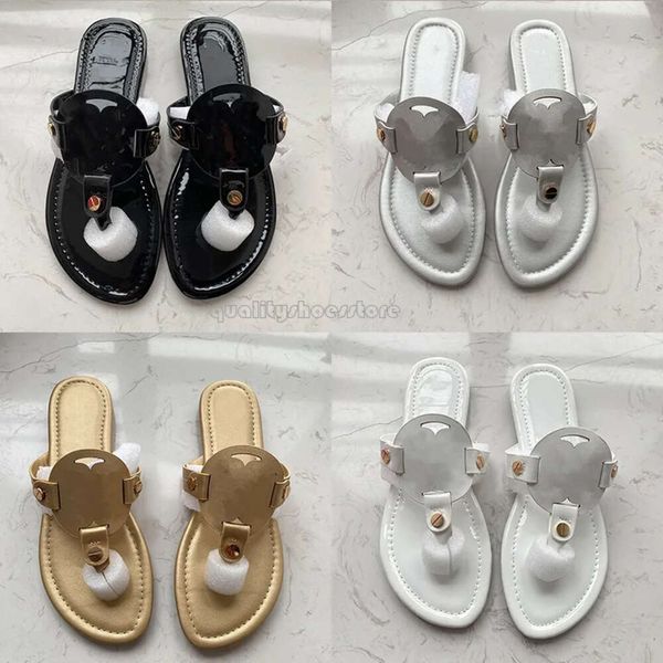 Designer Patente Metálica Matte Leather Slides T e B Sandálias para mulheres Casual Flip-On Flip em branco preto amarelo rosa prateado 35-43 com caixa