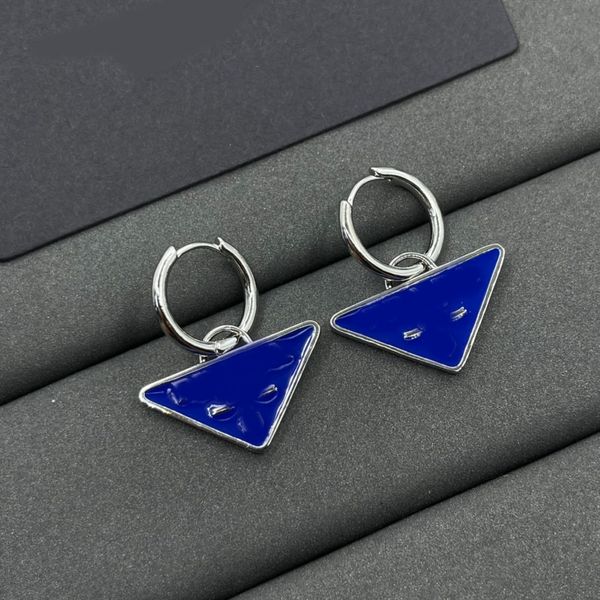 Brincos jóias de designer vintage para mulheres clássicas Triângulo de triangle Letra Charme Earrings Gold prateado prateado escavação brincos de parques de casamentos amante