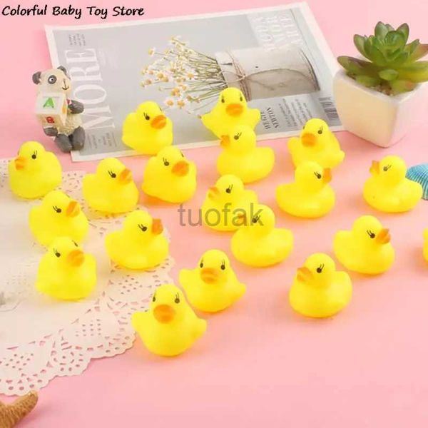 Badespielzeug 12pcs/Set 3,5*3,5*3 cm Kawaii Ducky Water Play Toy Baby Kinder Bad Spielzeug süßer Gummi -Quietsch -Entenspielzeug D240507