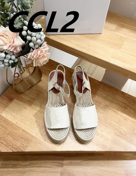 Scarpe casual 24 anni Sandali di moda primaverili ed estivi Ladies Intono di cittadino di mucca di dimensioni superiori 35-41