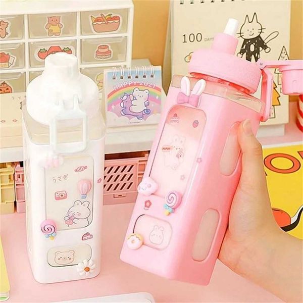 Tassen Gerichte Utensilien 700 ml900 ml Kawaii vibrierende Wasserflasche mit Strohaufklebern Süßes BPA kostenlos Kunststoffmilch tragbares Essen und Getränkeflasche für Gir geeignet