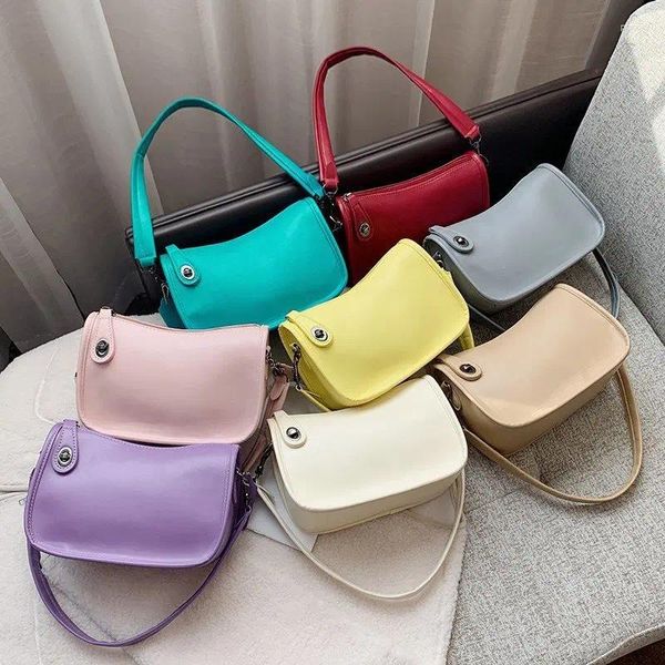 Umhängetaschen Vintage Wide Gurt Sattel Crossbody für Frauen Trendy Half Moon Design großer Kapazität PU Leder weiblich 2024