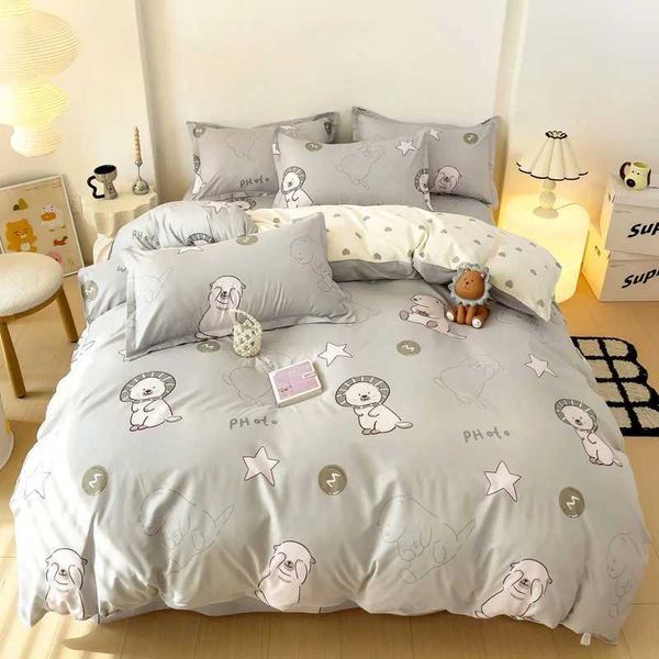 Set di biancheria da letto Egw Set di biancheria da letto primavera set di cartone animato a 3 pezzi ragazzi e ragazze in lino grigio leone cuscino per orso rosa copertura stampata per bambini in casa stampata j240507