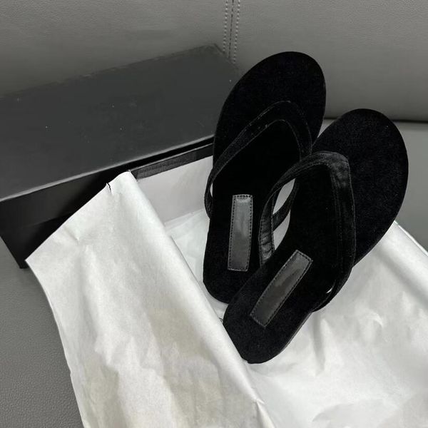Designer Slippers Mulheres Luxo Selpistas planos Summer Velvet Crystal Letter Sapatos femininos sandálias Flips-flops Fashion Beach Slides Casual Sapedals Sandals
