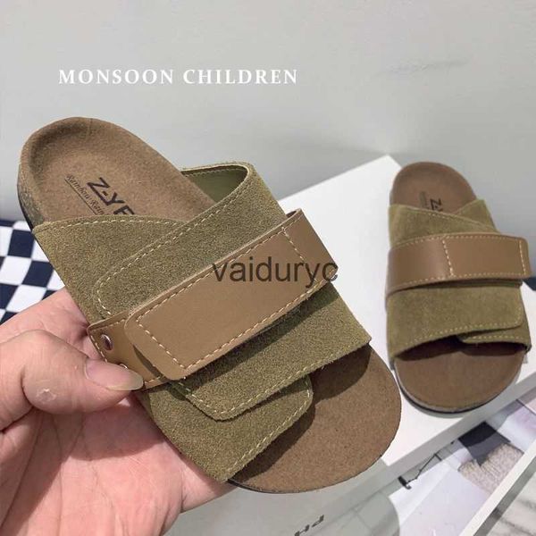Scillatore e pantofole casual per ragazzi per esterno indossano un piede interno.2023 Summer Nuovi sandali in stile coreano minimalista sono versatili H240507