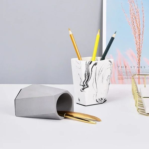 Holder de caneta de cimento geométrico Multifuncional Simples Magreep Storage Storage Bucket Desktop Creative Personality Vase Ornament