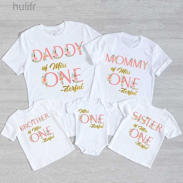 Abiti abbinati in famiglia Miss One-Onful Birthday Family Shirts Floral 1st Birthday Girl Mom Dad Brother Brother Matching Tops Tee Birthday Party Outfits D240507