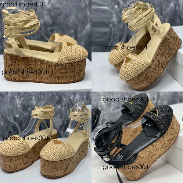 Keilhäkeln Sandalen 1xz760 Farbe Natural Raffia Effect Yarn Upper mit Nappa Leder -Knöchelschnüre emaillierte Metalldreieck Römische Designer -Plattform Orinial Edition