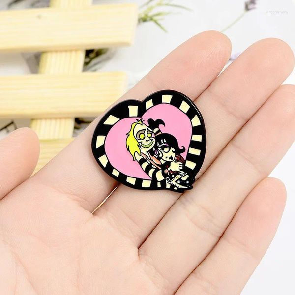 Spille gotiche Beetlejuice Lydia Pins per pin di sabbia di sabbia di sabbia badge punk gioiello regalo per gli amanti degli amici ninnolo