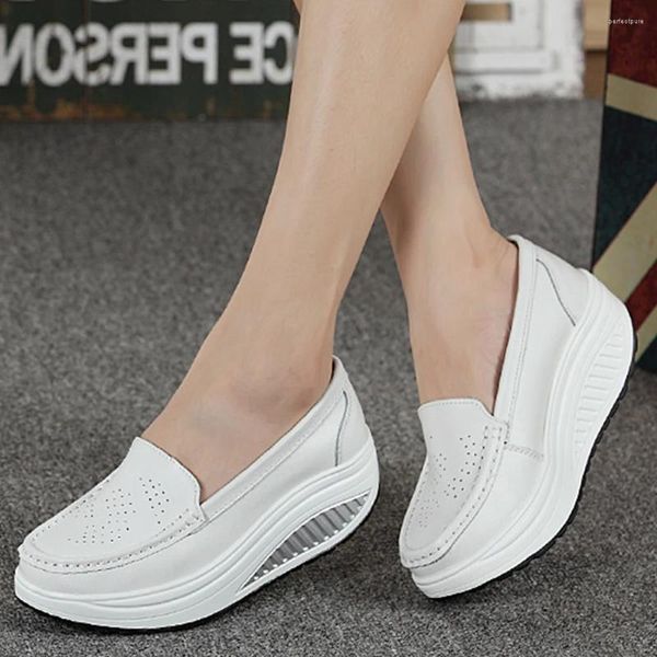 Sıradan ayakkabılar moda kadınlar beyaz nefes alabilen yaz spor ayakkabılar swing iş tek bahar platformu deri kalın dip