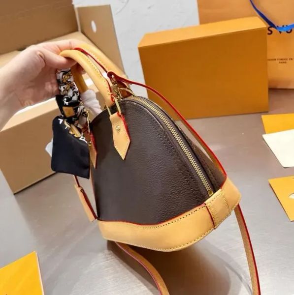 2024Designer Modemarke Umhängetasche Luxurys Braune Blume Frauen Crossbody Handtaschenschalenbeutel mit Schloss Tag